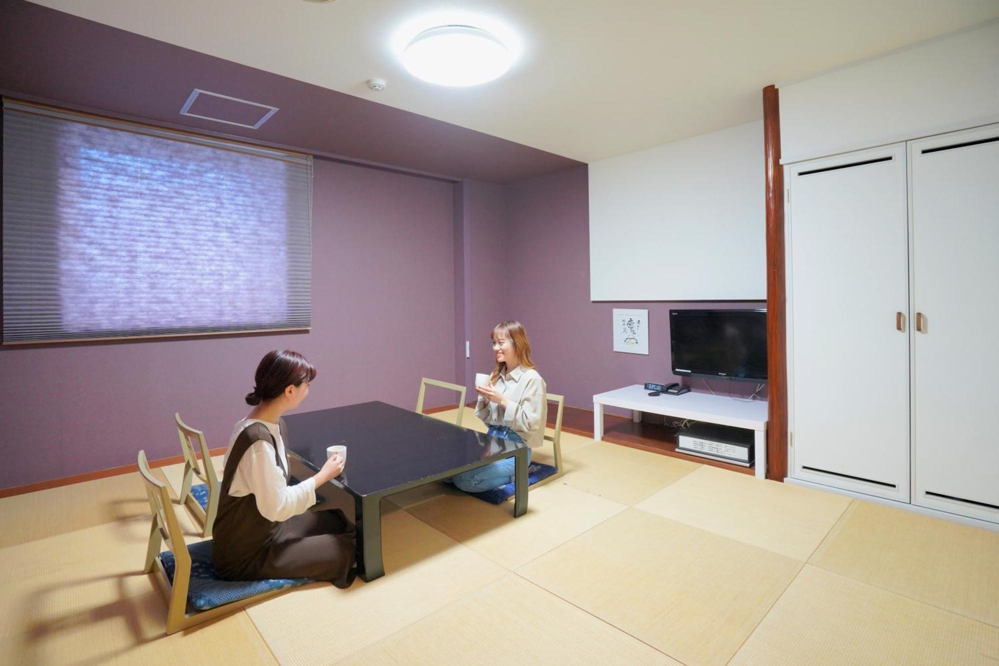 Hotel Naturwald Nakafurano Rum bild